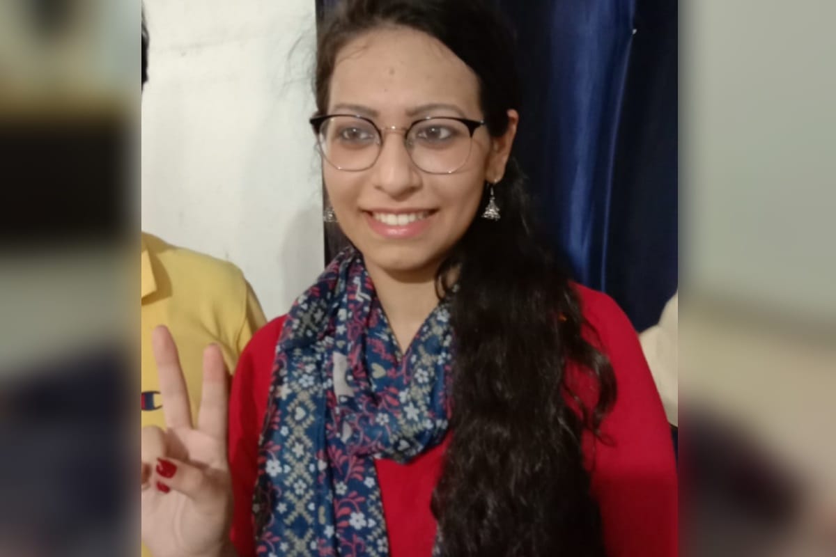 CBSE declared Class 12th results, Karishma Arora from SD college Muzaffarnagar become topper
