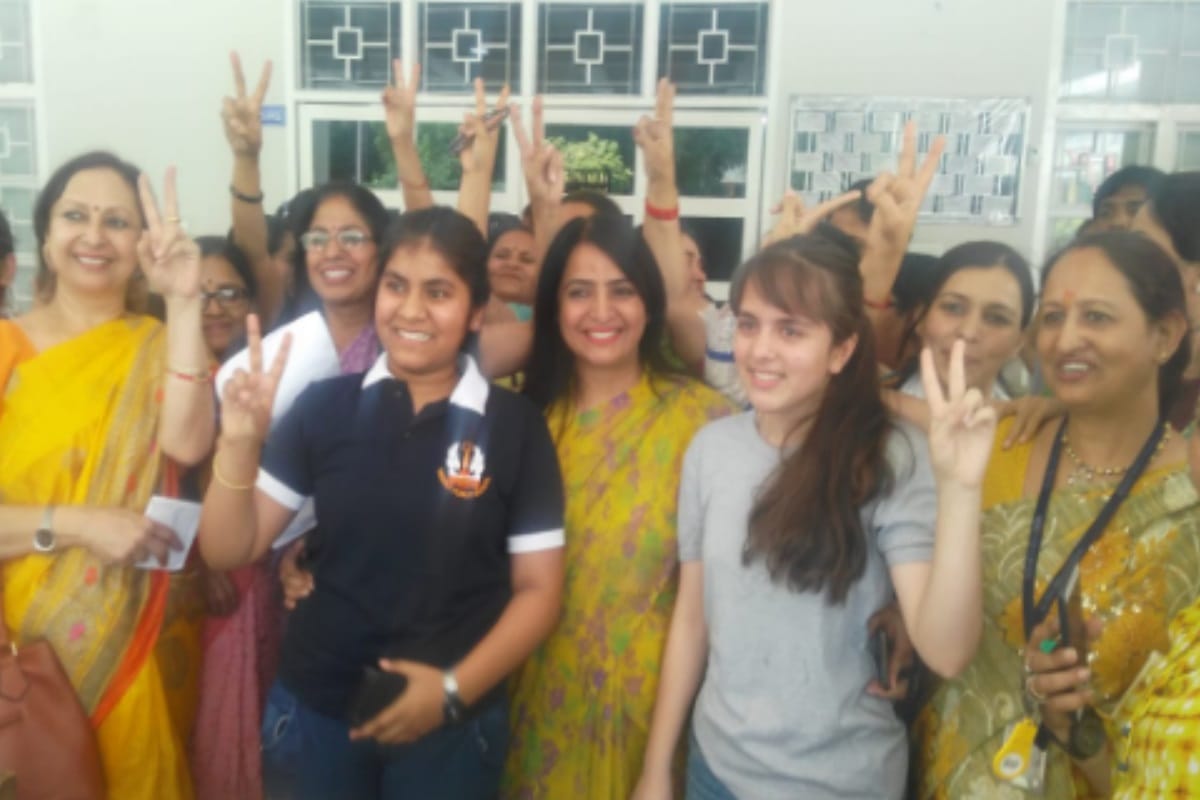 CBSE board Meerut toper vanshika bhagat written a novel, available on Amazon