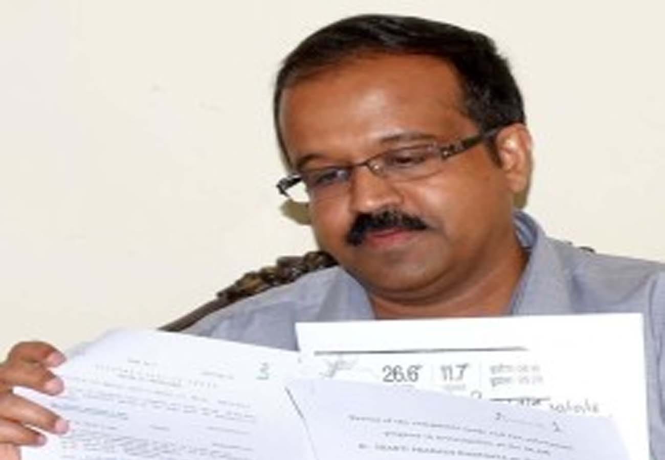 Dr Shakti Bhargava who threw Shoe on GVL Narasimha during is now doing Shoe polish