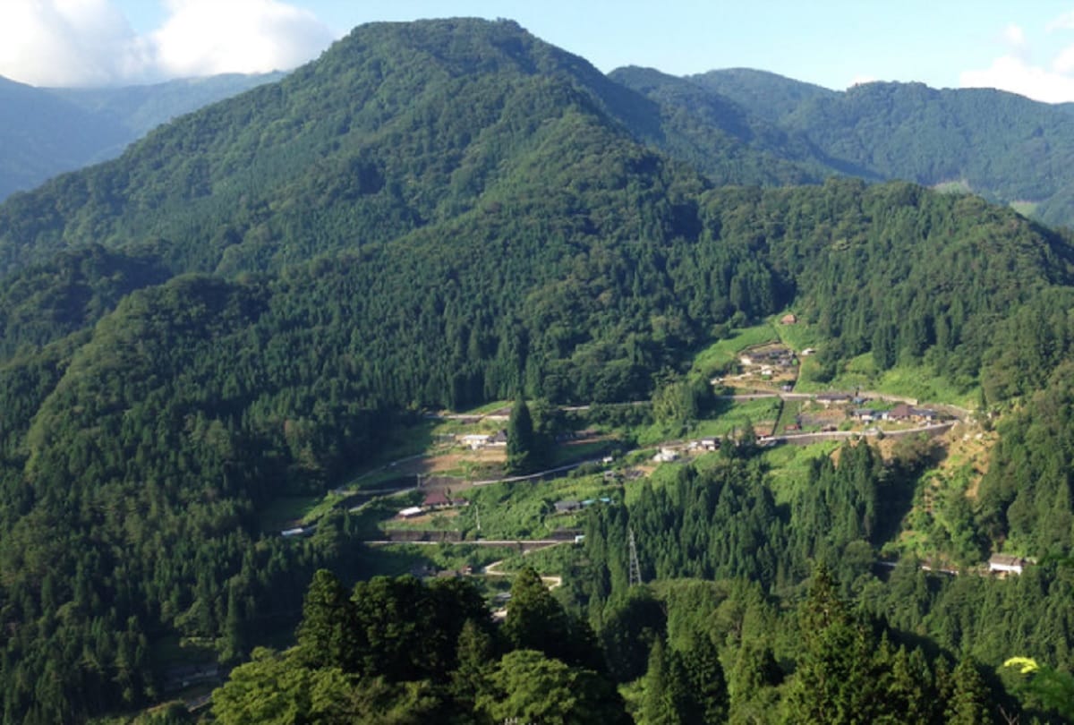 japan nagoro village has only 27 humans and 270 life sized dolls stays everywher see video