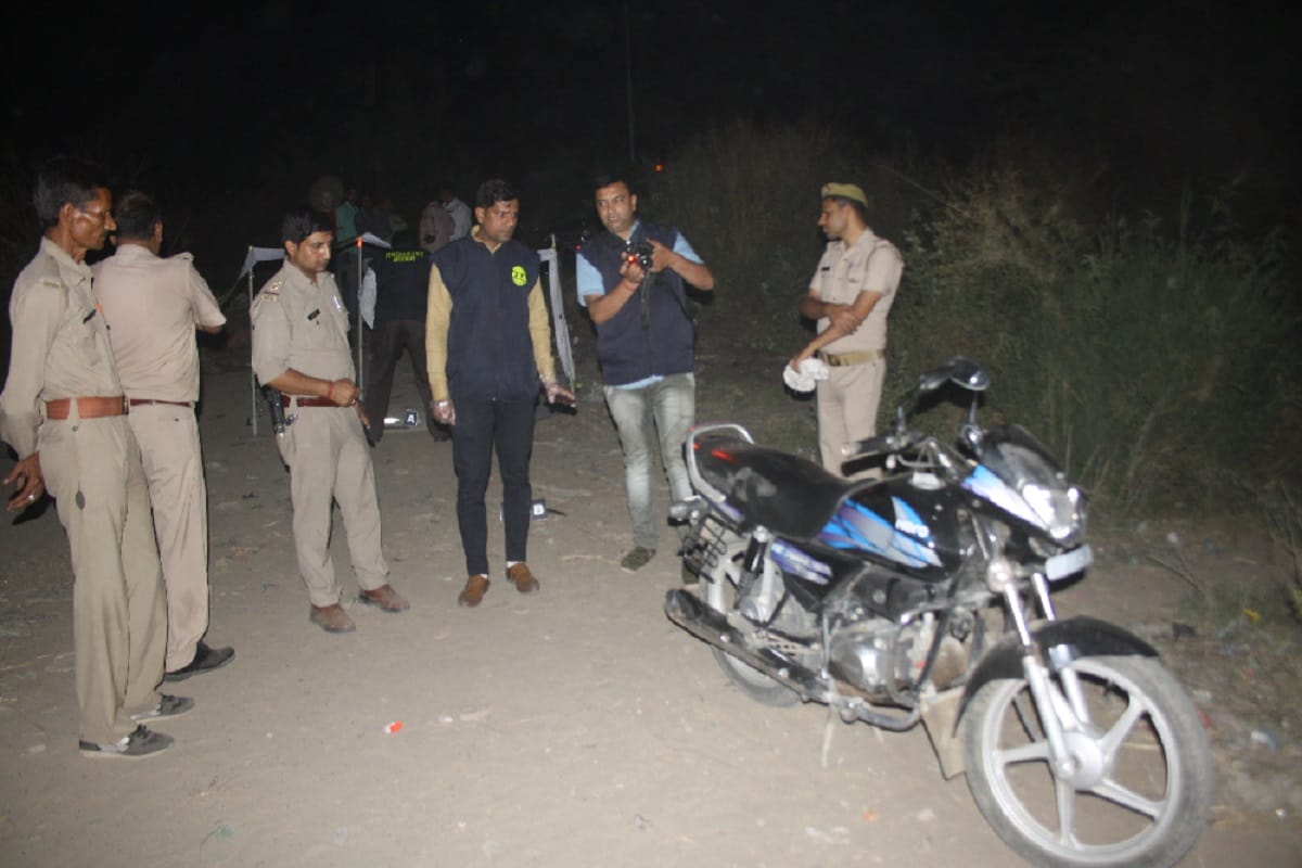 Encounter between police and gangsters in Meerut city and two accused shot