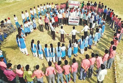Pratapgarh: Human chain formed, resolution of vote taken