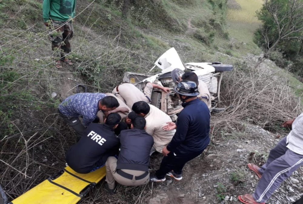 Car fell into ditch in pithoragarh two killed