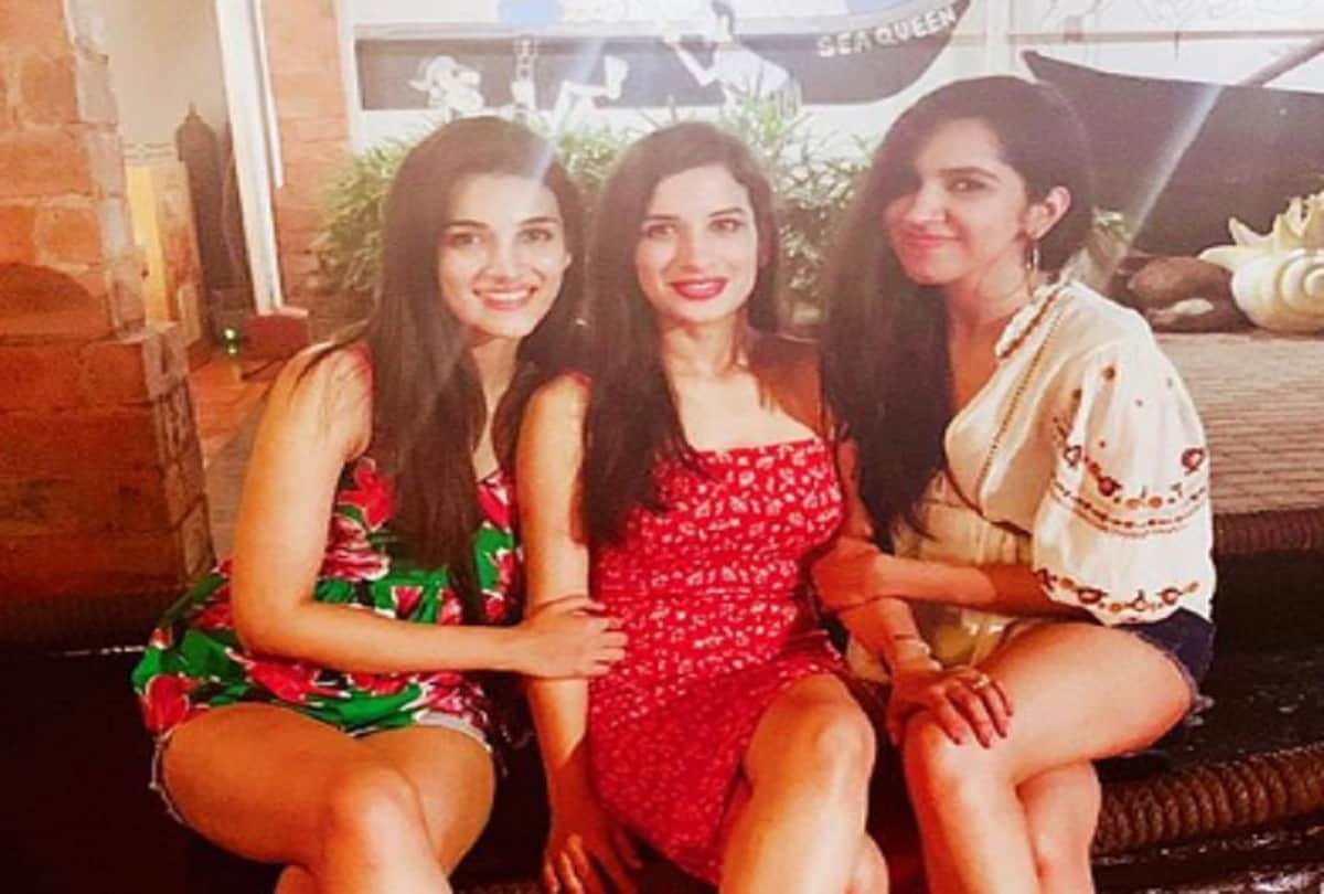 Luka Chuppi actress Kriti Sanon spending time with girls shared Goa vacation pictures
