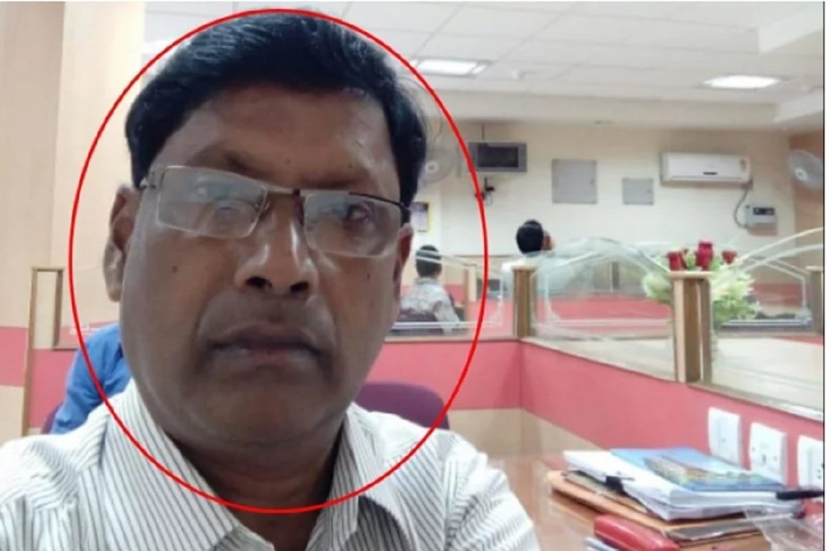 Misbehaving of old man with minor girls, and case open after caught in CCTV at Meerut