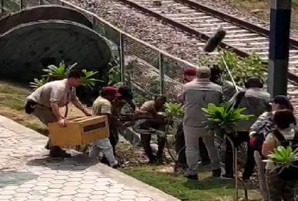 Nine feet long python found in Kalindi Kunj Metro Depot in Delhi