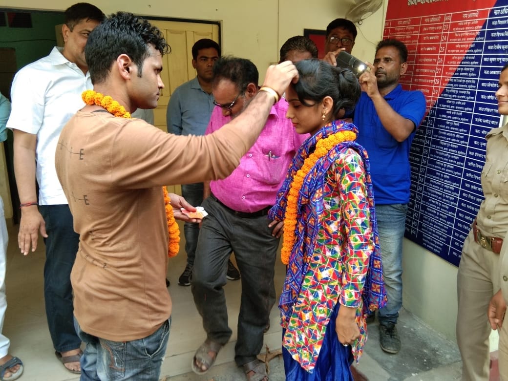 पुलिस ने कराई प्रेमी युगल की शादी
