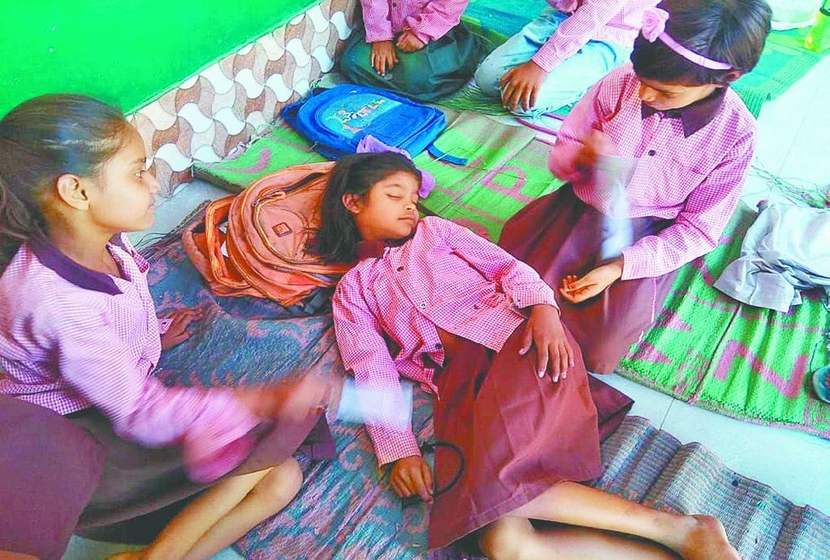 School children unconscious due to prickly heat