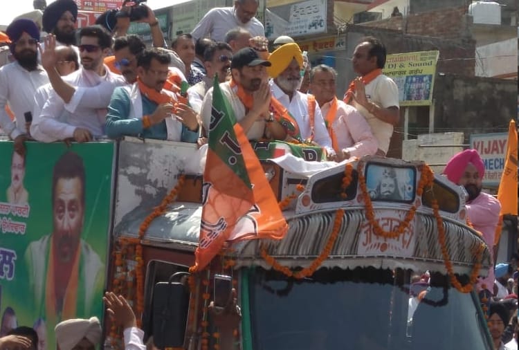 Lok sabha election 2019, BJP candidate Sunny deol road show in Gurdaspur