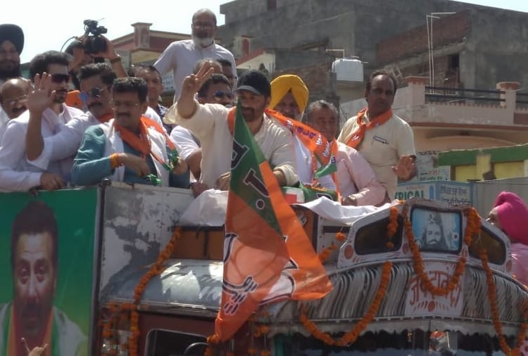 Lok sabha election 2019, BJP candidate Sunny deol road show in Gurdaspur