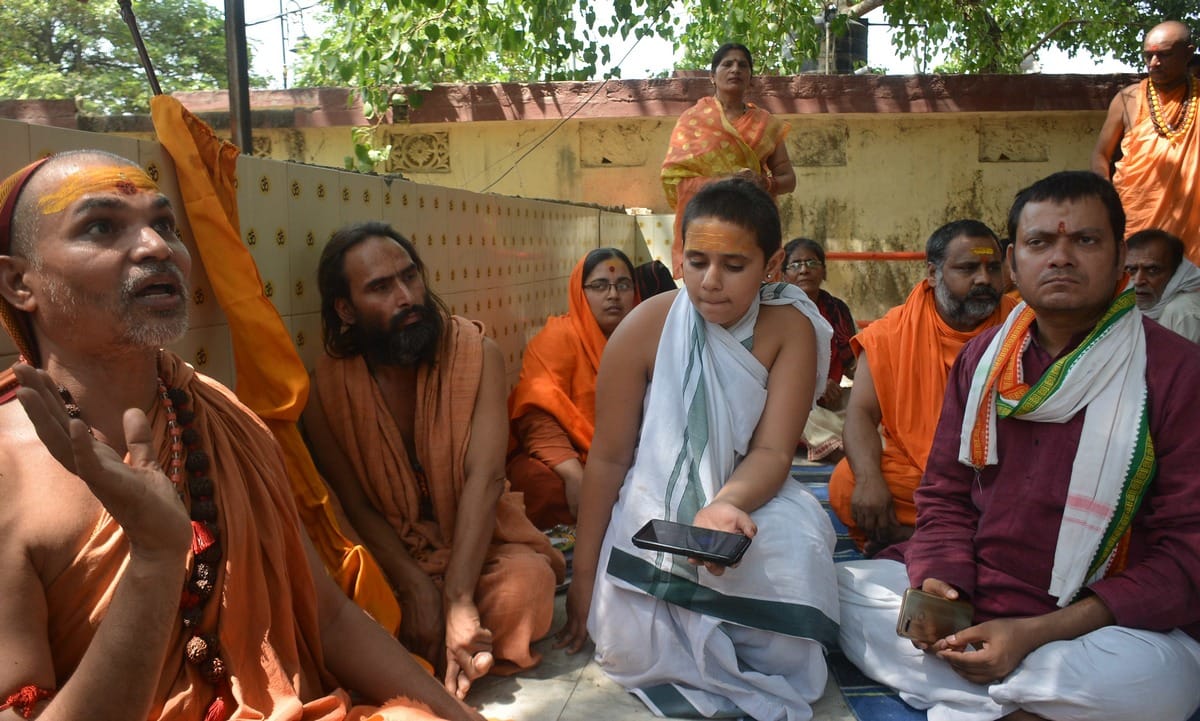 Lok sabha Election 2019 : swami avimukteshawranand protest finished
