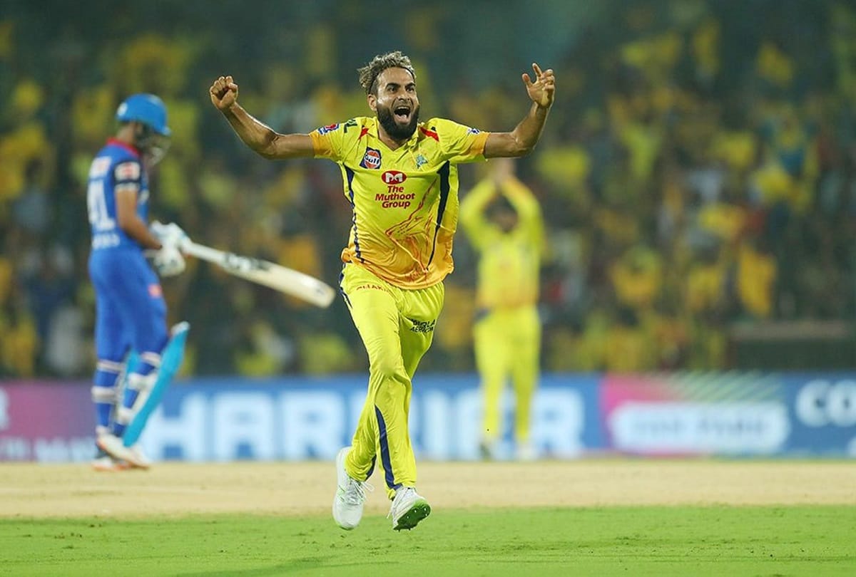 Dhoni make fun of Imran tahir wild celebration after taking wicket