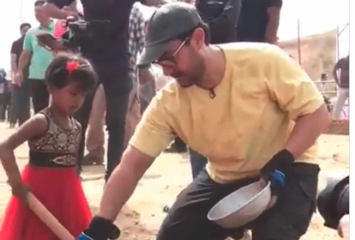 aamir khan done Labor donation with minor girl social media users troll him
