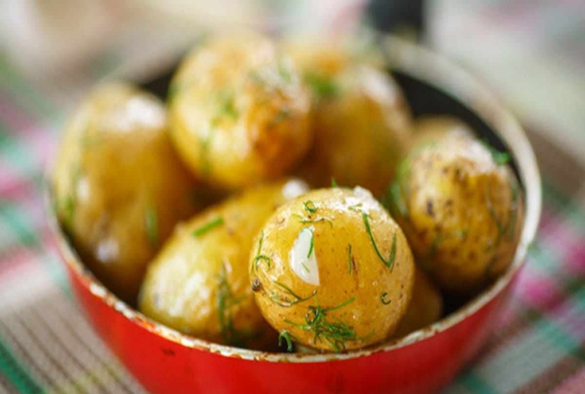 know how to make aamras ke aloo easy and quick recipe