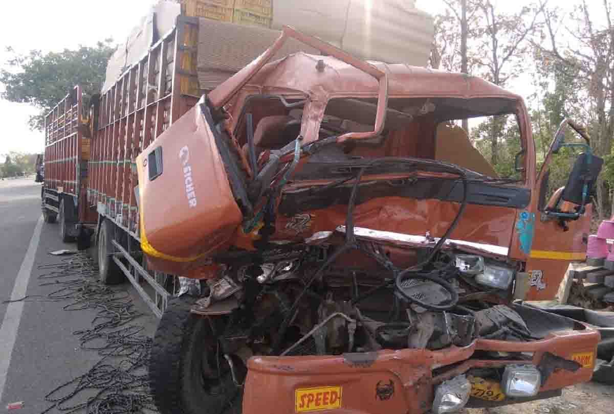 five truck accident on lucknow kanpur highway