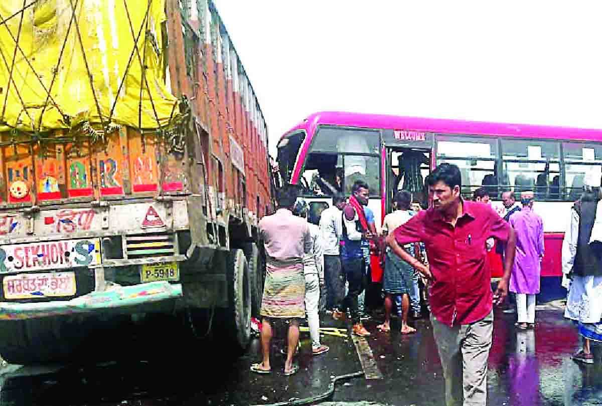 truck bus accident in kannauj gt road