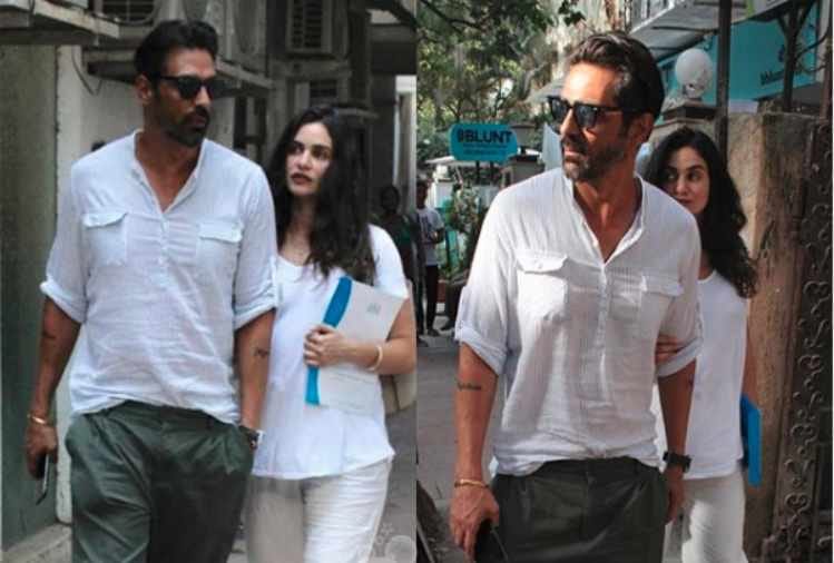 arjun rampal spotted with pregnant girlfriend gabriella demetriades outside of clinic
