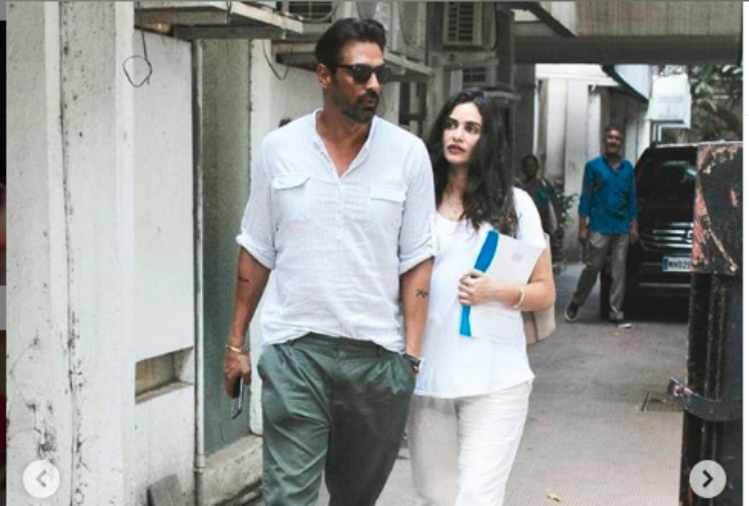 arjun rampal spotted with pregnant girlfriend gabriella demetriades outside of clinic