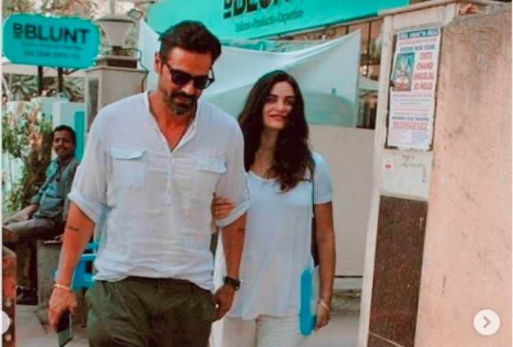 arjun rampal spotted with pregnant girlfriend gabriella demetriades outside of clinic