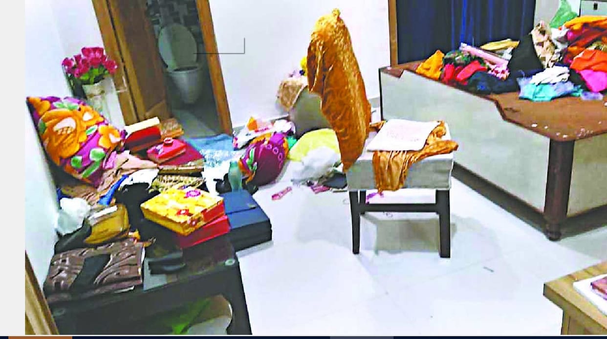 आस्ट्रेलिया गए बेटे से मिलने इधर चोरों ने घर कर दिया साफ
