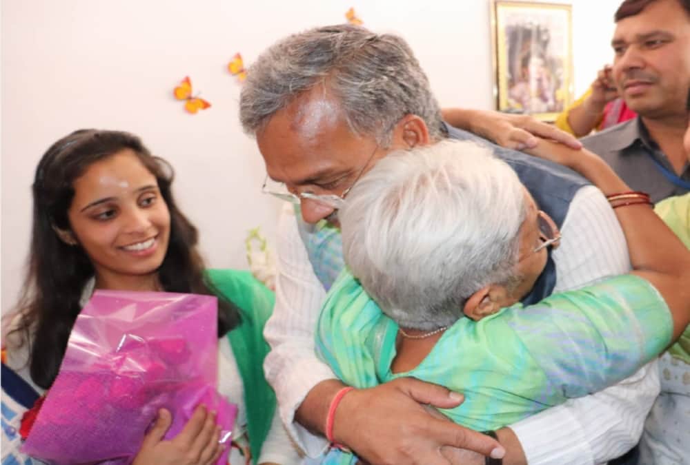 Cbse 12 result 2019 Cm trivendra singh rawat gave blessings to topper Gaurangi chawla