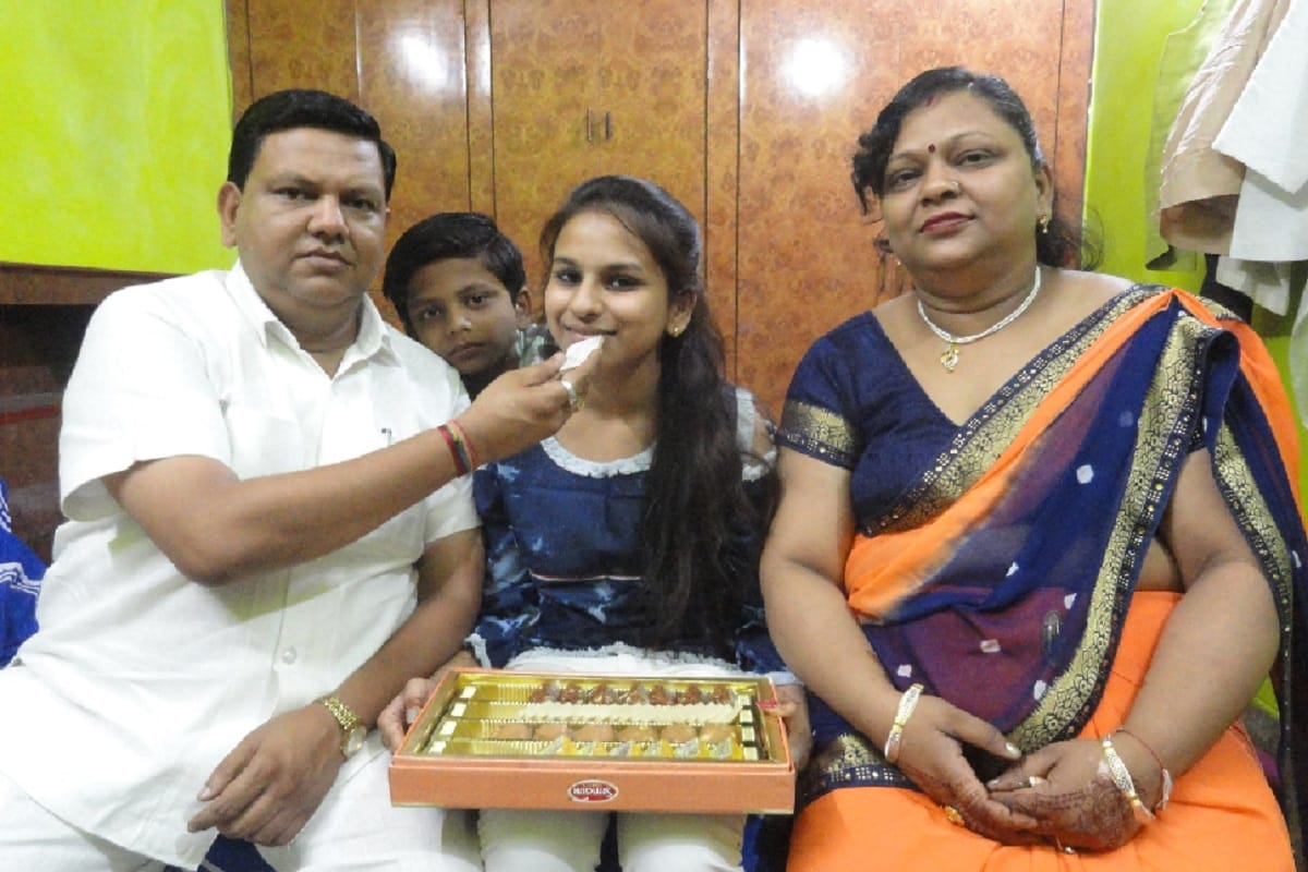 CBSE 12th Result: Yashika Gupta is a topper in Bagpat district and wants to become an IAS officer