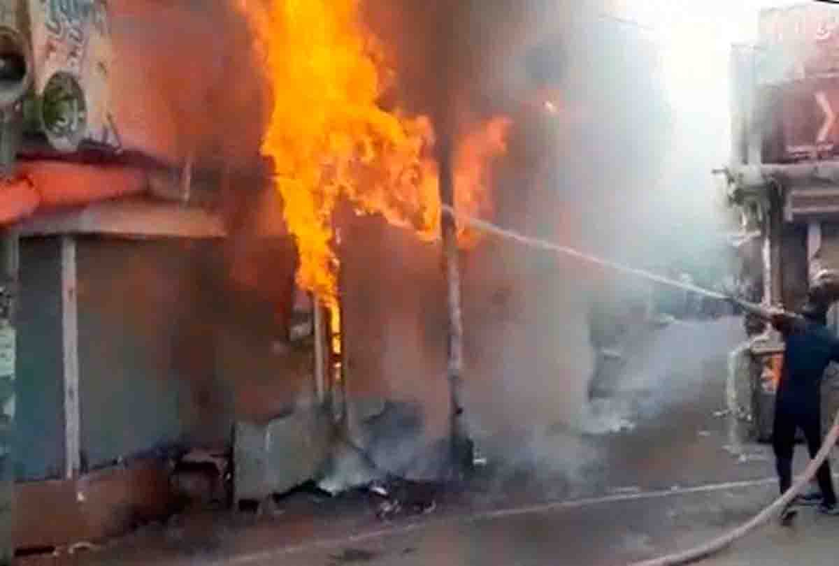 Fire shops in Chowk Loss of ash, 50 lakhs