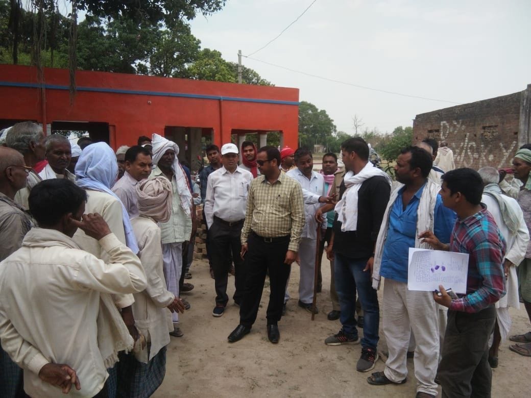 खतौनी न बनने से थे नाराज, समझाने पर माने किसान, करेंगे मतदान
