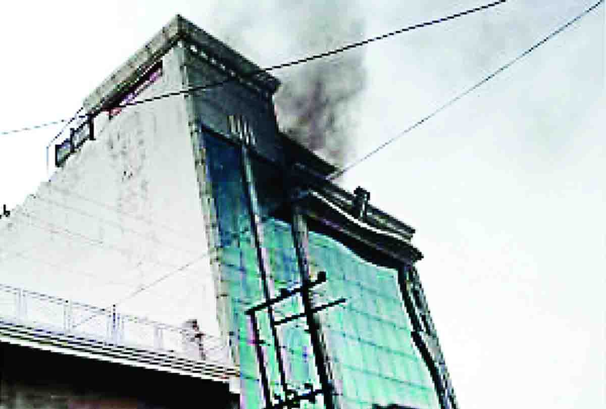 fire in hotel of etawah one person is burned