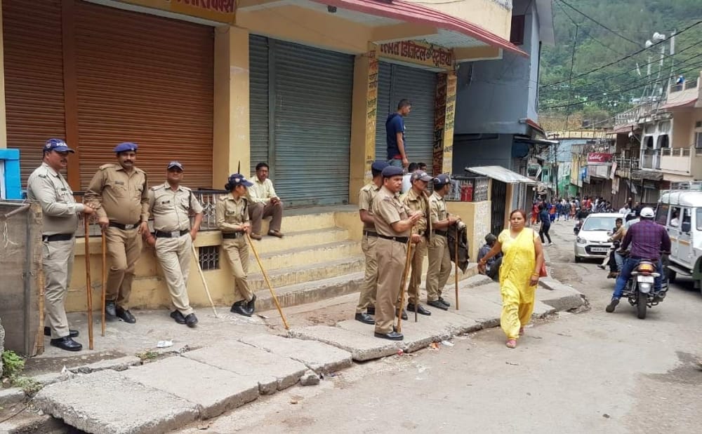 obscene video viral Accused house burned by crowd in pithoragarh