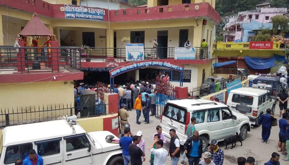 obscene video viral Accused house burned by crowd in pithoragarh