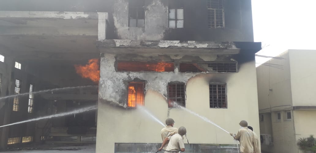horrific fire in Ghaziabad's chemical factory, see frightening pictures