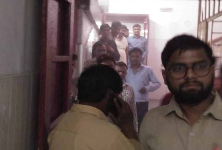 fire broke out in nagar nigam mukhyalay lucknow