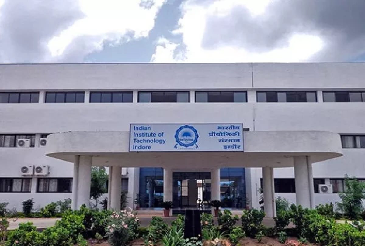 IIT gandhinagar indore kharagpur giving fellowship to graduate postgraduate phd students