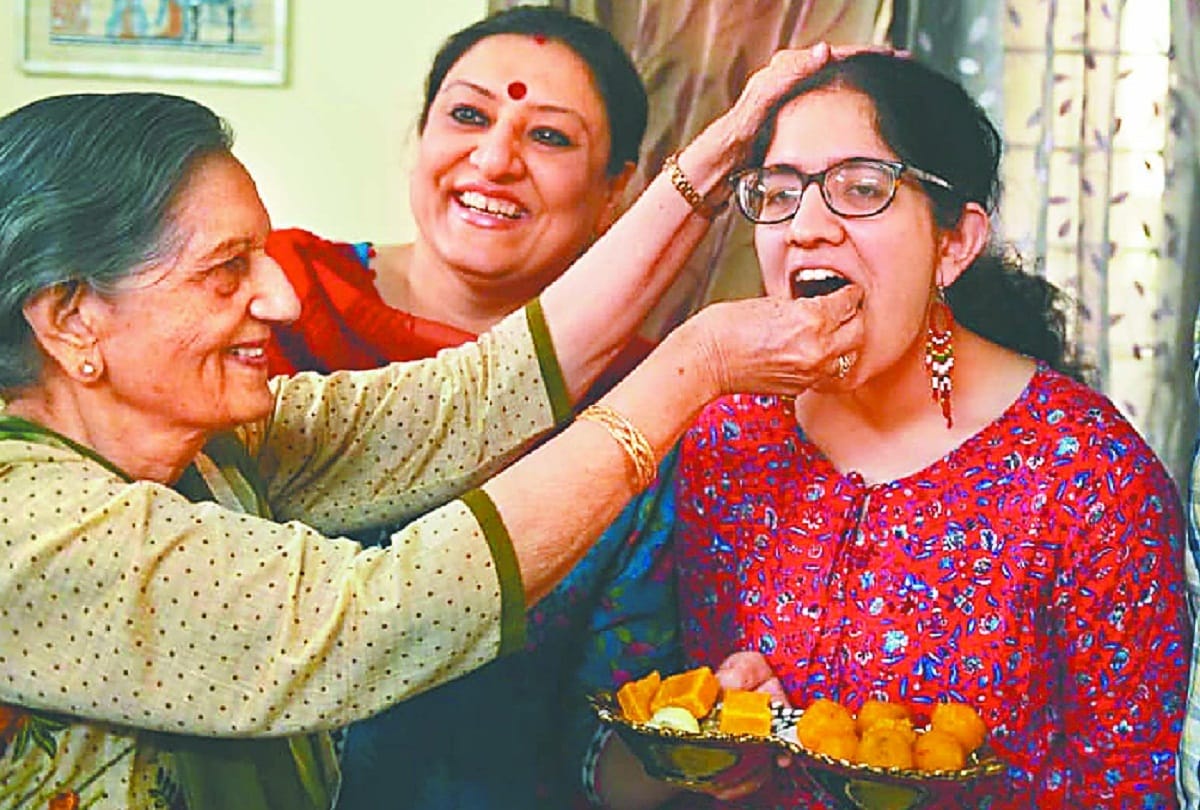 CBSE 12th Result 2019: Delhi Topper Mahak Talwar telling about secrete of Success
