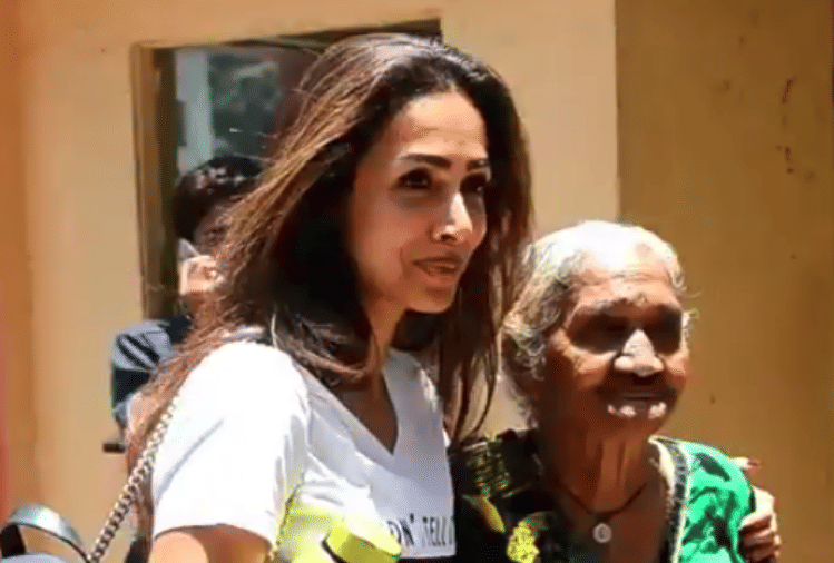 malaika arora old fan and click picture after yoga session