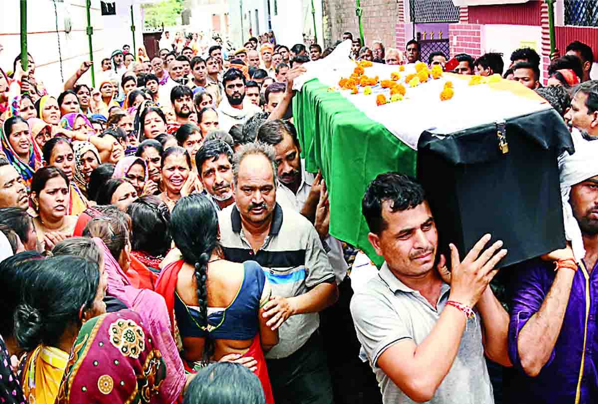 army man posted in sikkim died, minister satish mahana reached to home