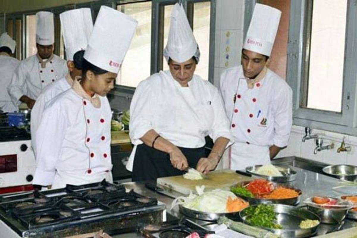 you should have these qualities to work as servants of Mukesh Ambani