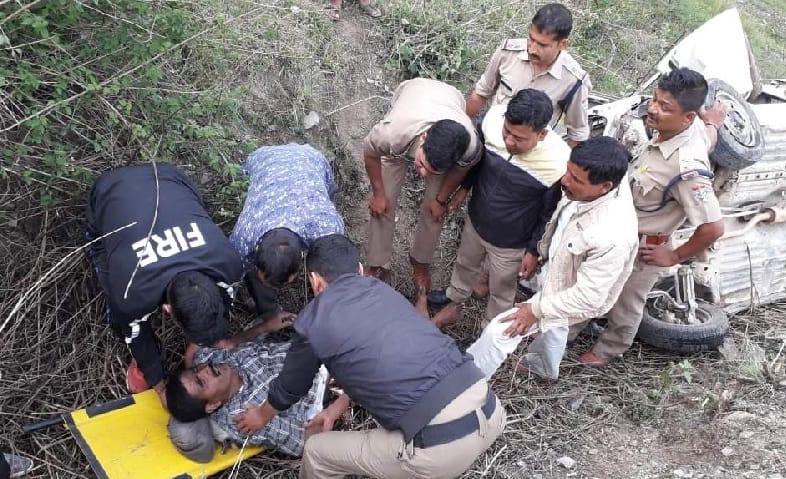 Two killed, two injured, two injured in road accident