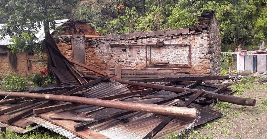 Snowfall, the bridge collapsed from rain to tola, damaged in Laspa