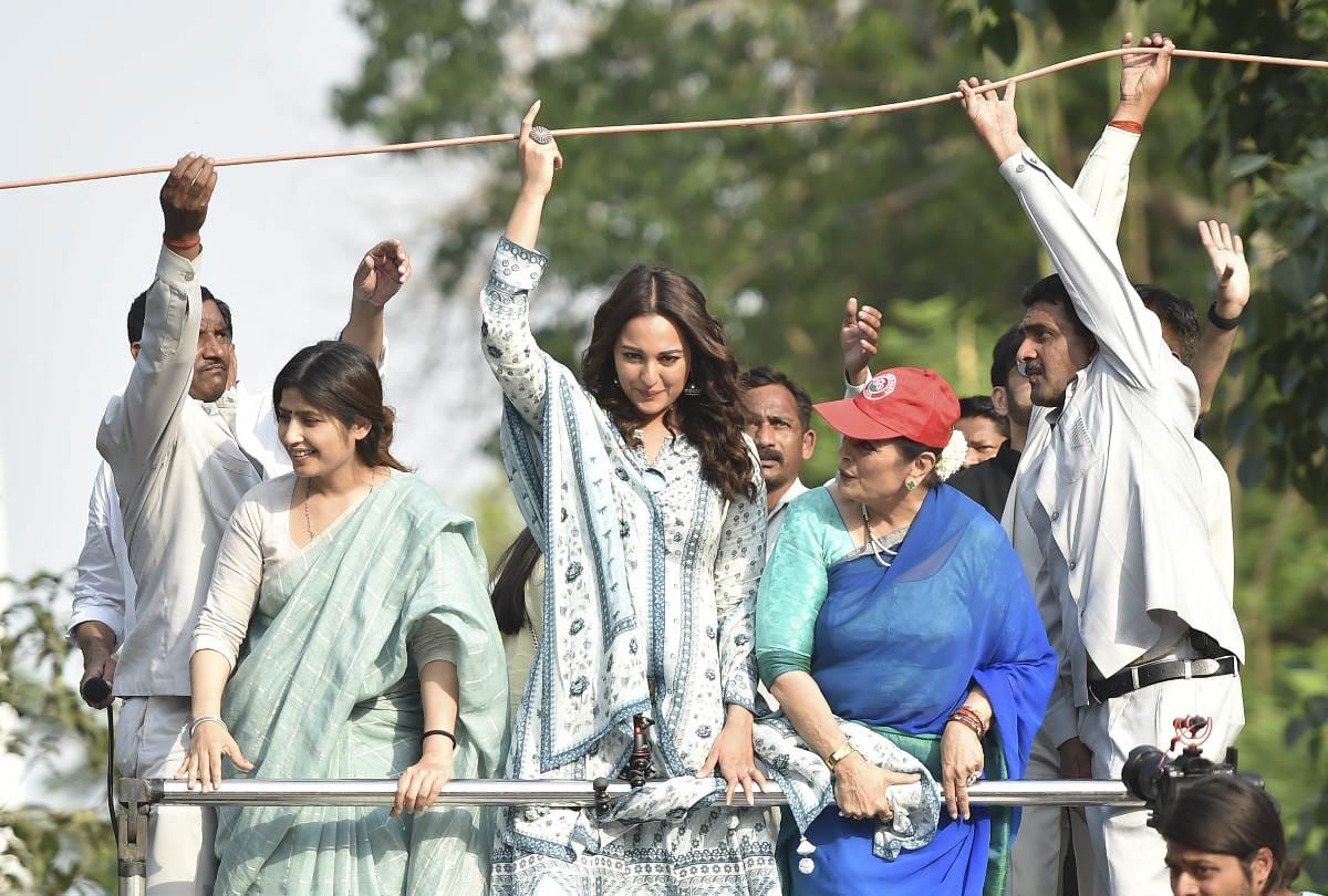 lok sabha election 2019 : sonakshi sinha and dimple yadav joins poonam sinha in road show at lucknow