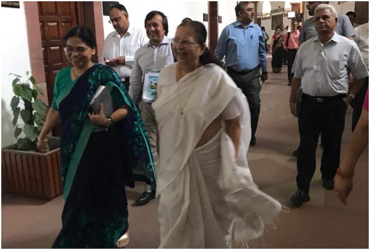 Lok Sabha Chunav 2019: Sumitra Mahajan starts preparations to welcome new mps in lok sabha