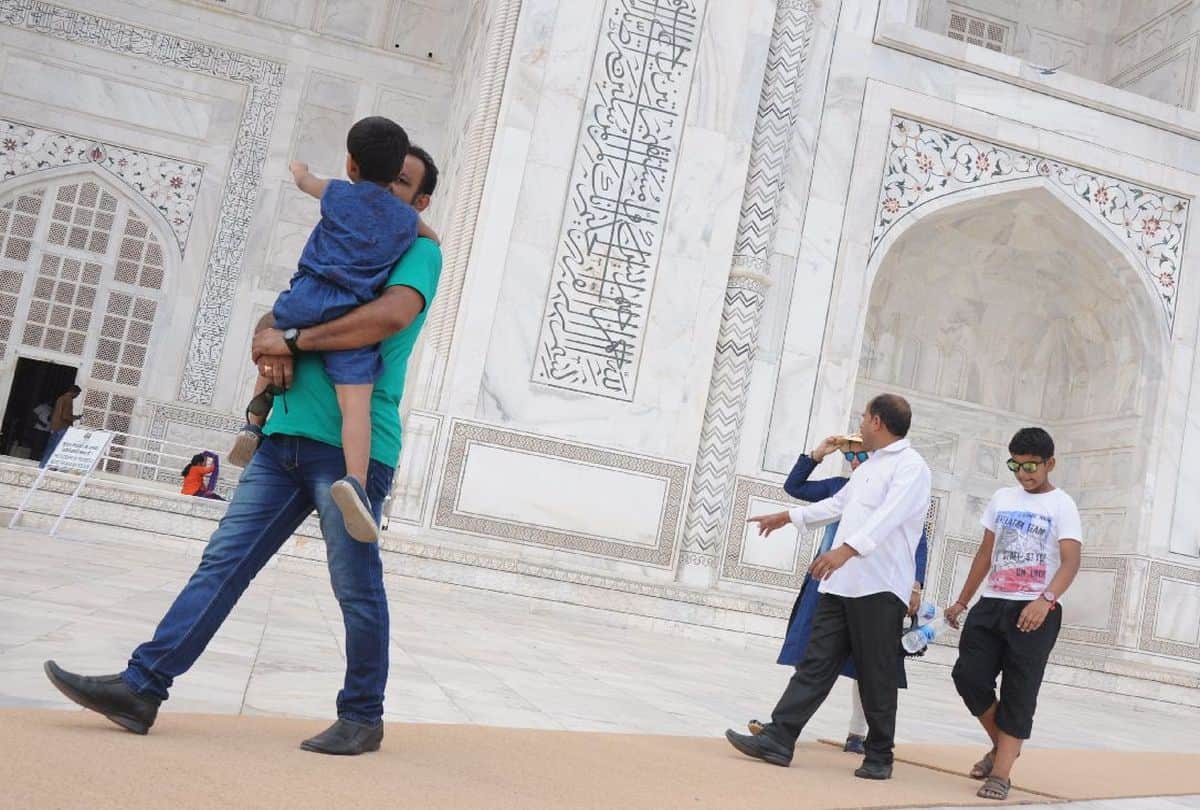 shoe cover for taj mahal tourist necessary Recommendation by Archaeological Survey of India