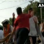 दिल्ली में रोड शो के दौरान मुख्यमंत्री अरविंद केजरीवाल को मारा गया थप्पड़