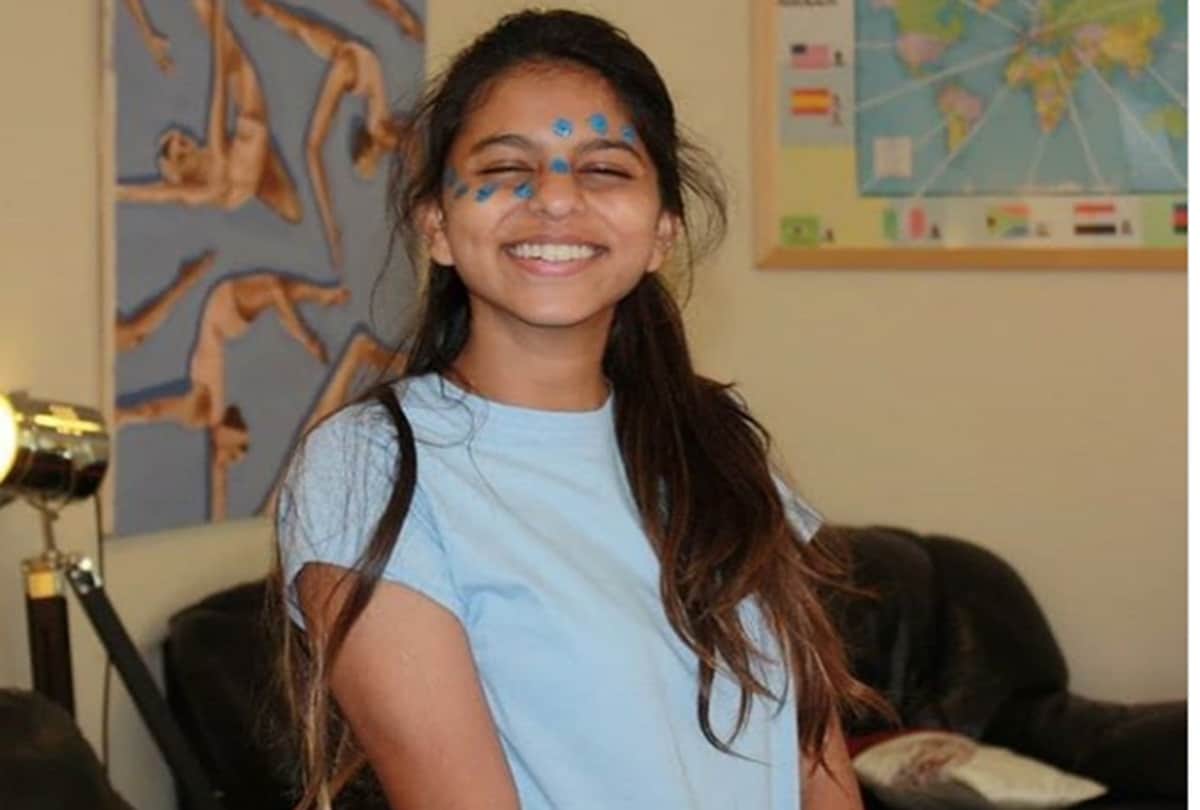 Suhana Khan is setting the internet on fire see her smiling viral pics