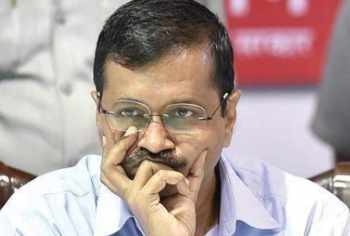Aam Admi Party, More than three hundred officials resigned from AAP