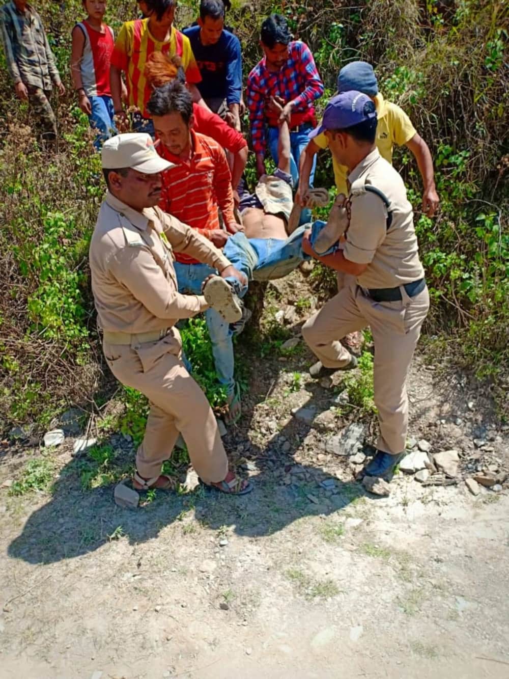 tractor trolley fell into gorge at pauri