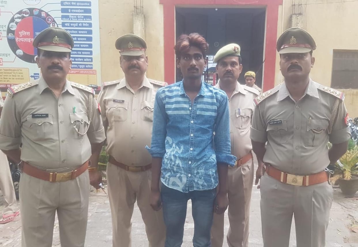 पुलिस अभिरक्षा से फरार इनामी तस्कर गिरफ्तार