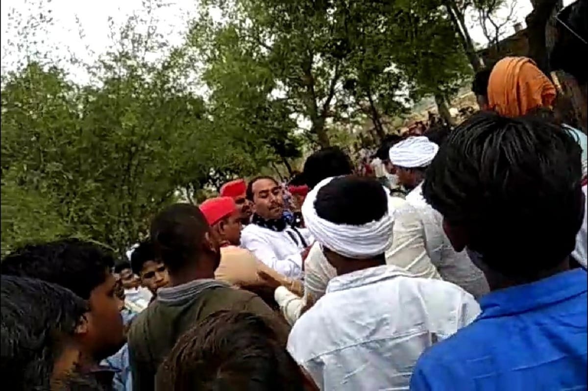 Lok sabha Election 2019 police report FIR on 73 person in voter warning