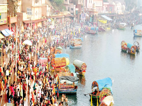 Faith of devotees in Dharmanagari on the new moon